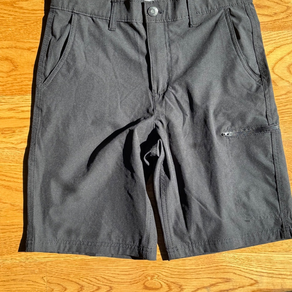 Boys shorts like new - Picture 2 of 16